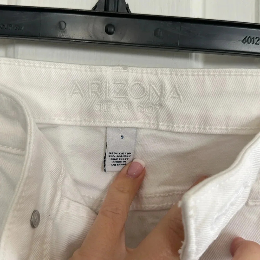Arizona Jean Co White Shorts Size 9 - Picture 2 of 2